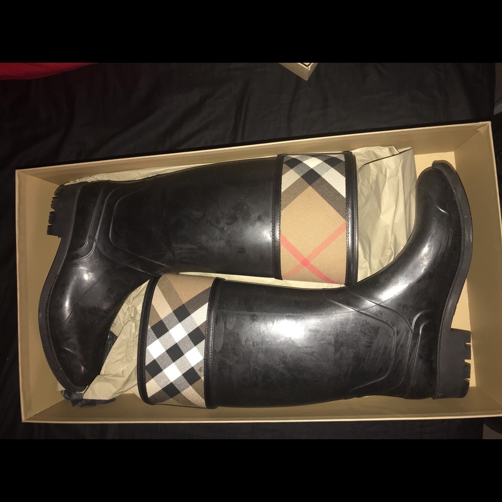 AUTHENTIC Burberry Rainboots